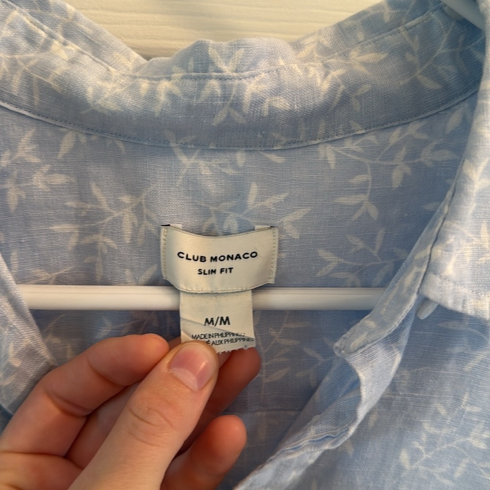 Club Monaco 100% linen button down shirt - Picture 2 of 12